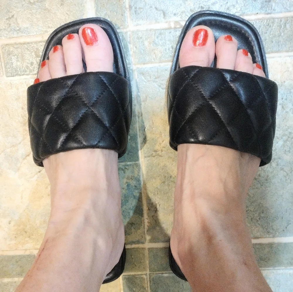 Tahari Black Quilted Slide Sandala #41726 - Picture 3 of 3